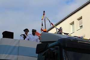 N&auml;rrinnen und Narren zogen durch die Stadt (1)  Beim gr&ouml;&szlig;ten Rosenmontagsumzug im Norden Th&uuml;ringens der heute am Vormittag auf der bekannten Route durch Sondershausen zog, war wie in den letzten Jahren  ein gro&szlig;er Publikumsmagnet...   Die Sondersh&auml;user Narren und Jecken haben auch 2017 den Rosenmontag wieder fr&ouml;hlich und beschwingt mit ihrem Umzug durch die Stadt zu einem H&ouml;hepunkt gemacht und auf