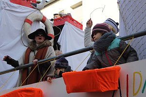 N&auml;rrinnen und Narren zogen durch die Stadt (1)  Beim gr&ouml;&szlig;ten Rosenmontagsumzug im Norden Th&uuml;ringens der heute am Vormittag auf der bekannten Route durch Sondershausen zog, war wie in den letzten Jahren  ein gro&szlig;er Publikumsmagnet...   Die Sondersh&auml;user Narren und Jecken haben auch 2017 den Rosenmontag wieder fr&ouml;hlich und beschwingt mit ihrem Umzug durch die Stadt zu einem H&ouml;hepunkt gemacht und auf