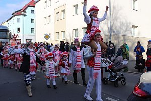 N&auml;rrinnen und Narren zogen durch die Stadt (1)  Beim gr&ouml;&szlig;ten Rosenmontagsumzug im Norden Th&uuml;ringens der heute am Vormittag auf der bekannten Route durch Sondershausen zog, war wie in den letzten Jahren  ein gro&szlig;er Publikumsmagnet...   Die Sondersh&auml;user Narren und Jecken haben auch 2017 den Rosenmontag wieder fr&ouml;hlich und beschwingt mit ihrem Umzug durch die Stadt zu einem H&ouml;hepunkt gemacht und auf