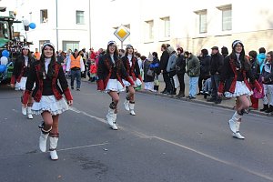 N&auml;rrinnen und Narren zogen durch die Stadt (1)  Beim gr&ouml;&szlig;ten Rosenmontagsumzug im Norden Th&uuml;ringens der heute am Vormittag auf der bekannten Route durch Sondershausen zog, war wie in den letzten Jahren  ein gro&szlig;er Publikumsmagnet...   Die Sondersh&auml;user Narren und Jecken haben auch 2017 den Rosenmontag wieder fr&ouml;hlich und beschwingt mit ihrem Umzug durch die Stadt zu einem H&ouml;hepunkt gemacht und auf