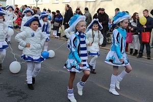 N&auml;rrinnen und Narren zogen durch die Stadt (1)  Beim gr&ouml;&szlig;ten Rosenmontagsumzug im Norden Th&uuml;ringens der heute am Vormittag auf der bekannten Route durch Sondershausen zog, war wie in den letzten Jahren  ein gro&szlig;er Publikumsmagnet...   Die Sondersh&auml;user Narren und Jecken haben auch 2017 den Rosenmontag wieder fr&ouml;hlich und beschwingt mit ihrem Umzug durch die Stadt zu einem H&ouml;hepunkt gemacht und auf
