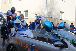 N&auml;rrinnen und Narren zogen durch die Stadt (1)  Beim gr&ouml;&szlig;ten Rosenmontagsumzug im Norden Th&uuml;ringens der heute am Vormittag auf der bekannten Route durch Sondershausen zog, war wie in den letzten Jahren  ein gro&szlig;er Publikumsmagnet...   Die Sondersh&auml;user Narren und Jecken haben auch 2017 den Rosenmontag wieder fr&ouml;hlich und beschwingt mit ihrem Umzug durch die Stadt zu einem H&ouml;hepunkt gemacht und auf