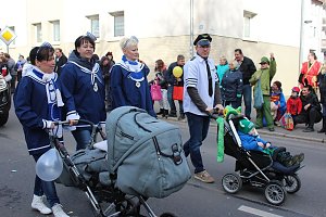 N&auml;rrinnen und Narren zogen durch die Stadt (1)  Beim gr&ouml;&szlig;ten Rosenmontagsumzug im Norden Th&uuml;ringens der heute am Vormittag auf der bekannten Route durch Sondershausen zog, war wie in den letzten Jahren  ein gro&szlig;er Publikumsmagnet...   Die Sondersh&auml;user Narren und Jecken haben auch 2017 den Rosenmontag wieder fr&ouml;hlich und beschwingt mit ihrem Umzug durch die Stadt zu einem H&ouml;hepunkt gemacht und auf