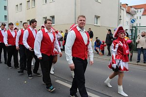 N&auml;rrinnen und Narren zogen durch die Stadt (1)  Beim gr&ouml;&szlig;ten Rosenmontagsumzug im Norden Th&uuml;ringens der heute am Vormittag auf der bekannten Route durch Sondershausen zog, war wie in den letzten Jahren  ein gro&szlig;er Publikumsmagnet...   Die Sondersh&auml;user Narren und Jecken haben auch 2017 den Rosenmontag wieder fr&ouml;hlich und beschwingt mit ihrem Umzug durch die Stadt zu einem H&ouml;hepunkt gemacht und auf
