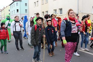 N&auml;rrinnen und Narren zogen durch die Stadt (1)  Beim gr&ouml;&szlig;ten Rosenmontagsumzug im Norden Th&uuml;ringens der heute am Vormittag auf der bekannten Route durch Sondershausen zog, war wie in den letzten Jahren  ein gro&szlig;er Publikumsmagnet...   Die Sondersh&auml;user Narren und Jecken haben auch 2017 den Rosenmontag wieder fr&ouml;hlich und beschwingt mit ihrem Umzug durch die Stadt zu einem H&ouml;hepunkt gemacht und auf