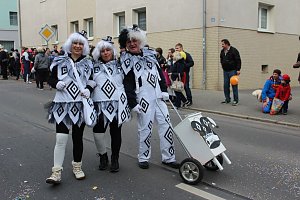 N&auml;rrinnen und Narren zogen durch die Stadt (1)  Beim gr&ouml;&szlig;ten Rosenmontagsumzug im Norden Th&uuml;ringens der heute am Vormittag auf der bekannten Route durch Sondershausen zog, war wie in den letzten Jahren  ein gro&szlig;er Publikumsmagnet...   Die Sondersh&auml;user Narren und Jecken haben auch 2017 den Rosenmontag wieder fr&ouml;hlich und beschwingt mit ihrem Umzug durch die Stadt zu einem H&ouml;hepunkt gemacht und auf