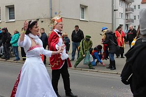 N&auml;rrinnen und Narren zogen durch die Stadt (1)  Beim gr&ouml;&szlig;ten Rosenmontagsumzug im Norden Th&uuml;ringens der heute am Vormittag auf der bekannten Route durch Sondershausen zog, war wie in den letzten Jahren  ein gro&szlig;er Publikumsmagnet...   Die Sondersh&auml;user Narren und Jecken haben auch 2017 den Rosenmontag wieder fr&ouml;hlich und beschwingt mit ihrem Umzug durch die Stadt zu einem H&ouml;hepunkt gemacht und auf