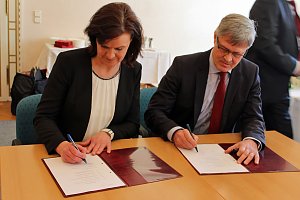 Vertrag f&uuml;r Franzbergschule unterzeichnet