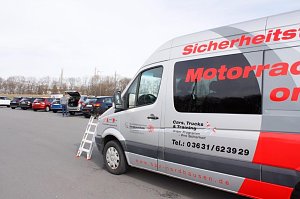 Ab ins Gel&auml;nde: Autohaus-Peter-Gruppe lud zum Aktionstag ins Autodrom