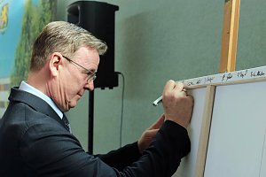 Gr&ouml;&szlig;ter Spatenstich f&uuml;r gr&ouml;&szlig;ten Eigenbau des Kyffh&auml;userkreises