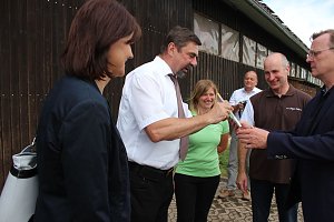  Ministerpr&auml;sident wird Pate von Tieren