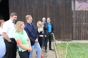  Ministerpr&auml;sident wird Pate von Tieren