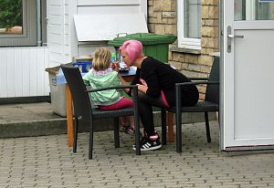 Neben G&ouml;ldner gefeiert