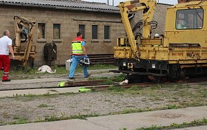 Am Gel&auml;nde des Eisenbahnvereines in der Erfurter Stra&szlig;e / Am Petersenschacht fand am sp&auml;ten Nachmittag eine Rettungsgro&szlig;&uuml;bung statt (<b>Update</b>)...  Die diesj&auml;hrigen Gro&szlig;&uuml;bung fand in der N&auml;he des Hauptbahnhofs in Sondershausen statt. Alle drei Jahr steht so eine Gro&szlig;&uuml;bung auf dem Plan. Waren es beim beim letzten Mal 30 Verletzte in einem Eisenbahnwaggon, waren dieses dieses Mal "nur" acht verl