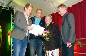 "Frankenh&auml;user Blumensommer" Im Rahmen des Frankenh&auml;user Bauernmarktes fand die Auswertung der Aktion "Frankenh&auml;user Blumensommer" 2017
