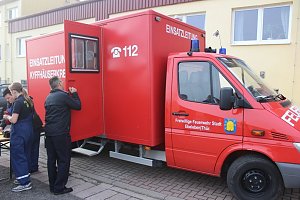 Leistungsspange von jungen Feuerwehrleuten erk&auml;mpft