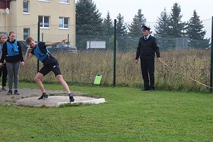 Leistungsspange von jungen Feuerwehrleuten erk&auml;mpft