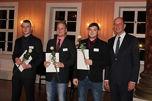  Ausgezeichnete Pr&uuml;fungsleistungen belohnt