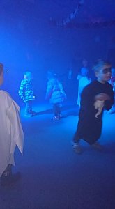 Kinder Halloween in Badra