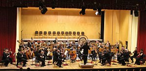 Urauff&uuml;hrung mit neuen St&uuml;hlen