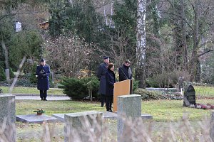 Der Opfer von Gewalt und Kriegen gedacht