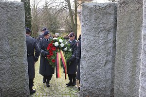 Der Opfer von Gewalt und Kriegen gedacht