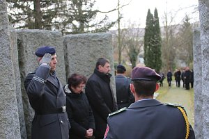 Der Opfer von Gewalt und Kriegen gedacht