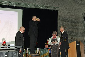 Ehrenarschleder zwei Mal verliehen.