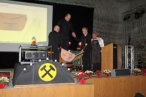 Ehrenarschleder zwei Mal verliehen.