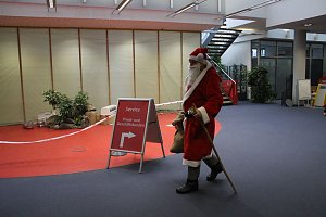 Weihnachtsmann besuchte Sparkasse