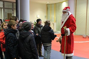 Weihnachtsmann besuchte Sparkasse