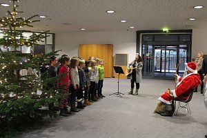 Weihnachtsmann besuchte Sparkasse