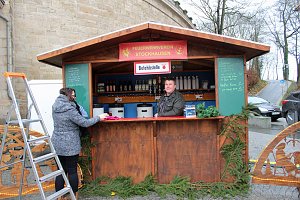 Feuchter Start des Weihnachtsmarkts