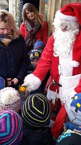 Feuchter Start des Weihnachtsmarkts