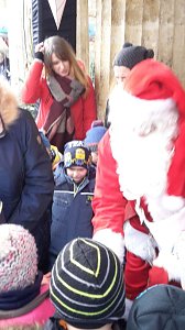 Feuchter Start des Weihnachtsmarkts