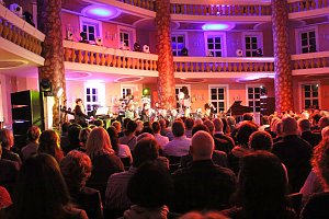 Stehende Ovationen im Achteckhaus