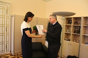 Staffelstab&uuml;bergabe beim Kreisbrandinspektor