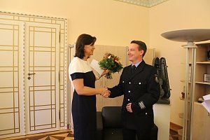 Staffelstab&uuml;bergabe beim Kreisbrandinspektor