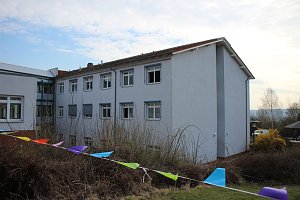 Landr&auml;tin &uuml;bergibt neues Schulgeb&auml;ude