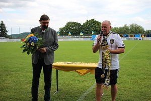 Verabschiedet und begr&uuml;&szlig;t
