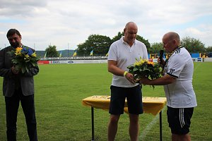 Verabschiedet und begr&uuml;&szlig;t