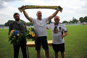 Verabschiedet und begr&uuml;&szlig;t