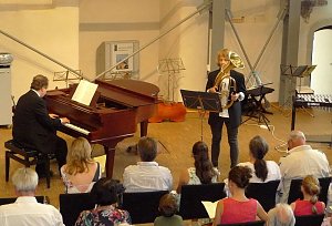 Junge K&uuml;nstler in der Cruciskirche