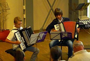 Junge K&uuml;nstler in der Cruciskirche