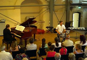 Junge K&uuml;nstler in der Cruciskirche