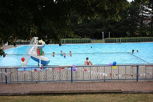 Schwimmbadfest mit der Fachschule