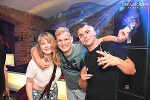 In den Sonntag hinein wurde in Nordhausen nicht nur auf den Plätzen und Straße in der Innenstadt gefeiert, nach dem Ende Altstadtfest-Samstags ging es im Jugendclubhaus weiter...