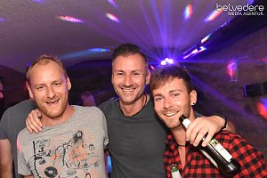 In den Sonntag hinein wurde in Nordhausen nicht nur auf den Plätzen und Straße in der Innenstadt gefeiert, nach dem Ende Altstadtfest-Samstags ging es im Jugendclubhaus weiter...