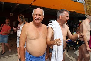 Erste Weltmeister im Brustr&uuml;ckw&auml;rtsschwimmen