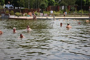 Erste Weltmeister im Brustr&uuml;ckw&auml;rtsschwimmen